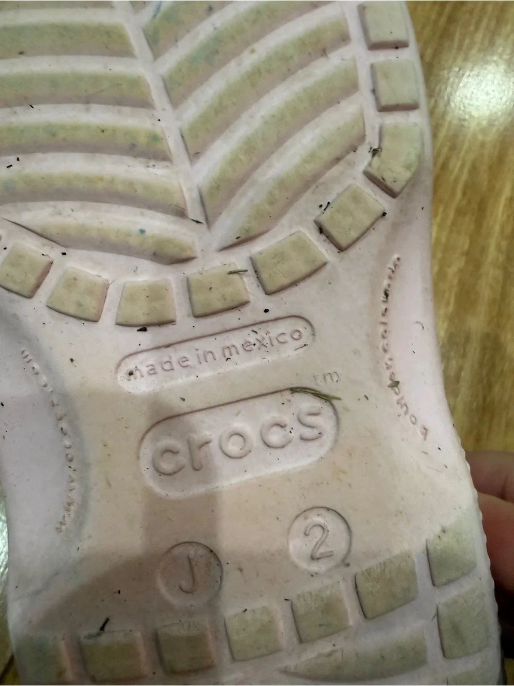 CROCS classic Kids Lightweight Clog in Light Pink